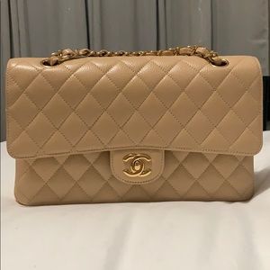 Chanel medium classic flap